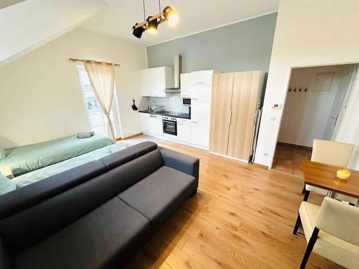 1 Min To Metro I Balcony I 20 Min To Inner City Vienna Appartamento