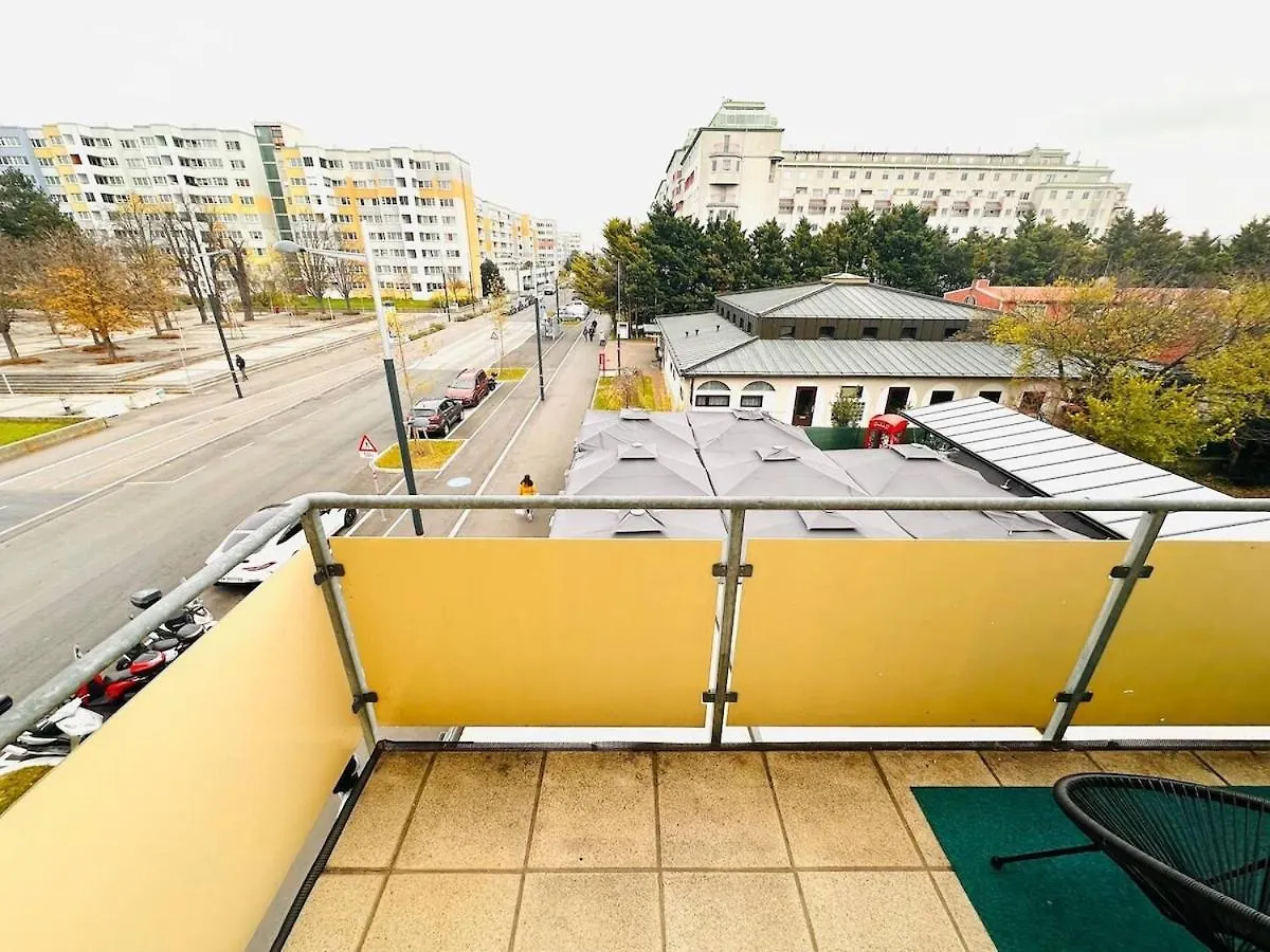 1 Min To Metro I Balcony I 20 Min To Inner City Vienna