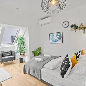 Near Klinik Floridsdorf - 3 Min To Supermarket And Pharmacy - On-site Parking For 19,90 Eur Apartman