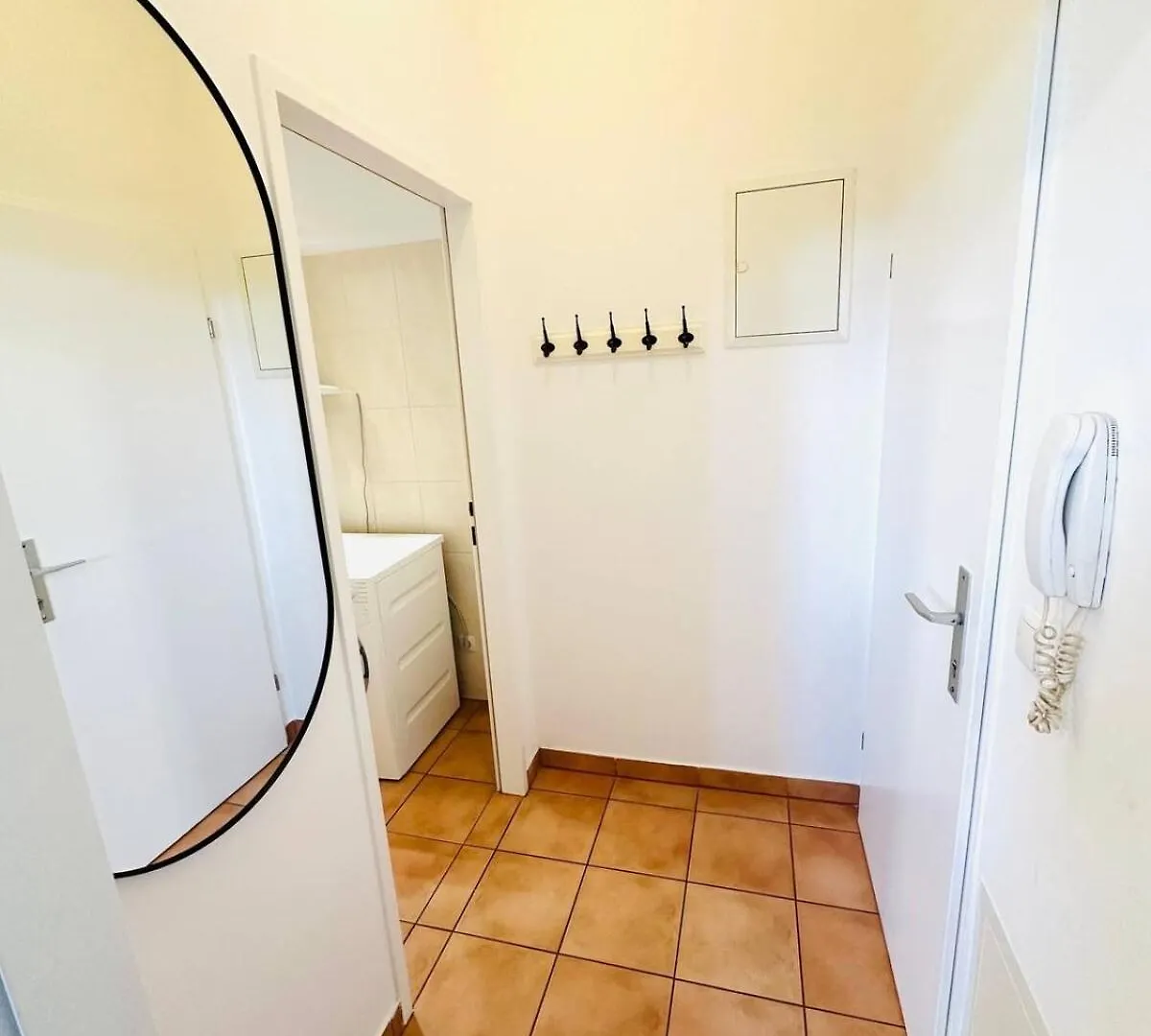 1 Min To Metro I Balcony I 20 Min To Inner City Vienne Appartement