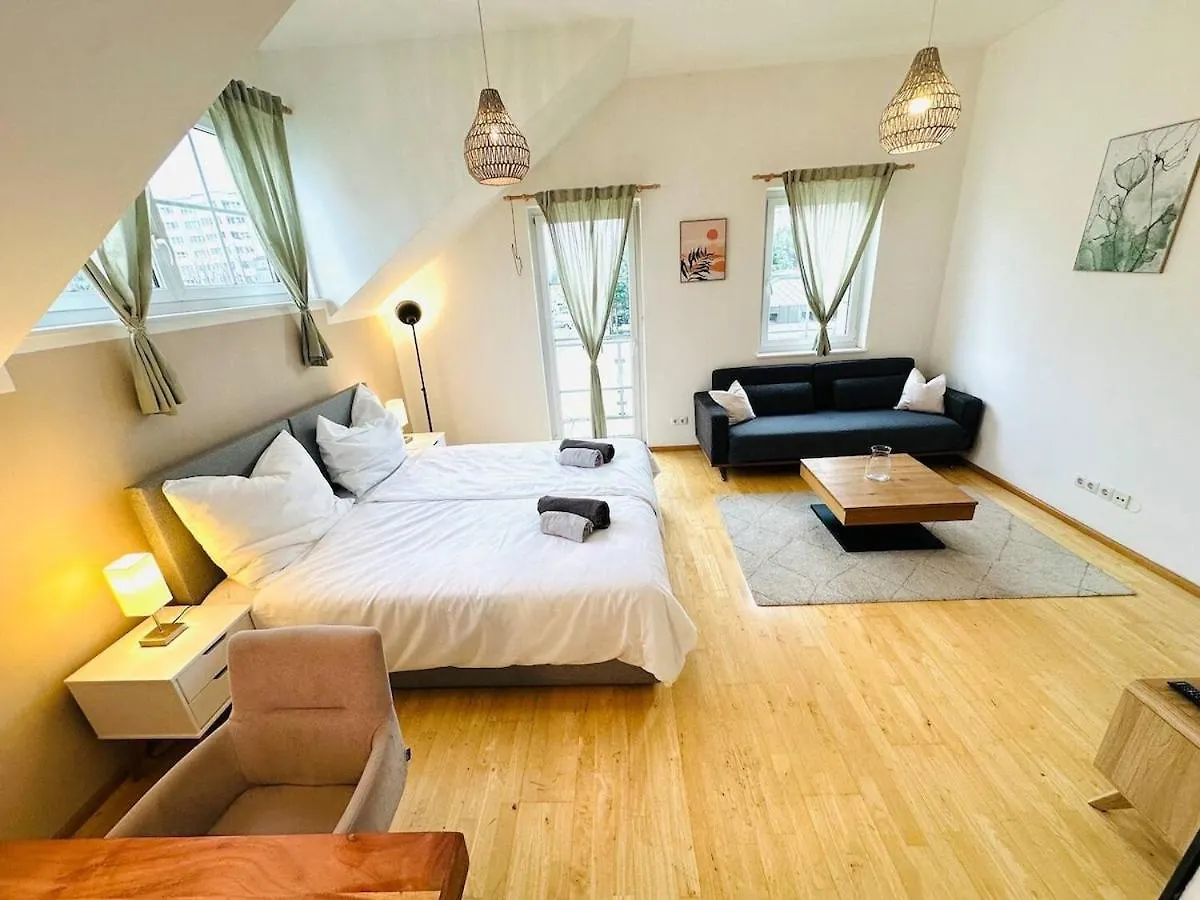 1 Min To Metro I Balcony I 20 Min To Inner City Vienne Appartement