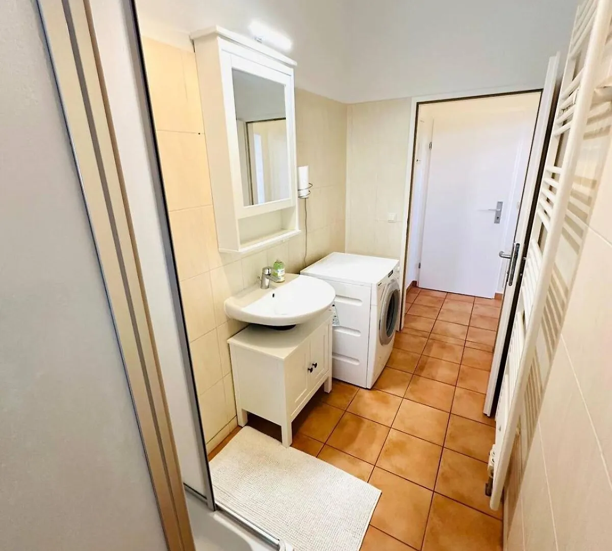 1 Min To Metro I Balcony I 20 Min To Inner City Vienne Appartement